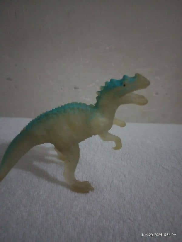 8 pieces dinosaur action figure almost new condition 1