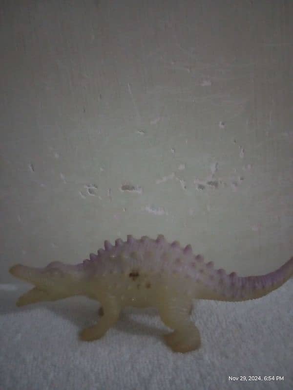 8 pieces dinosaur action figure almost new condition 4