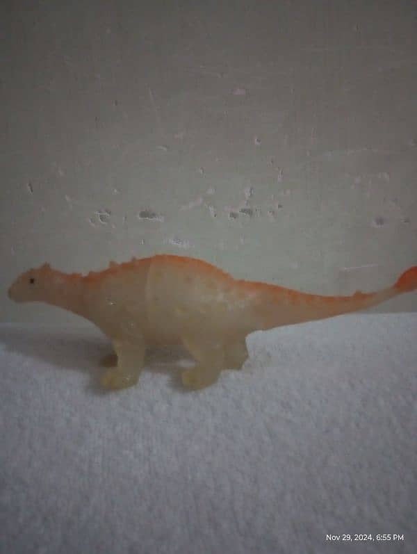 8 pieces dinosaur action figure almost new condition 5