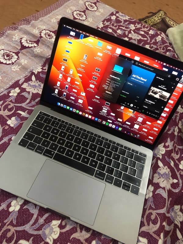 Macbook Pro 2017 13” 250gb SSD 8