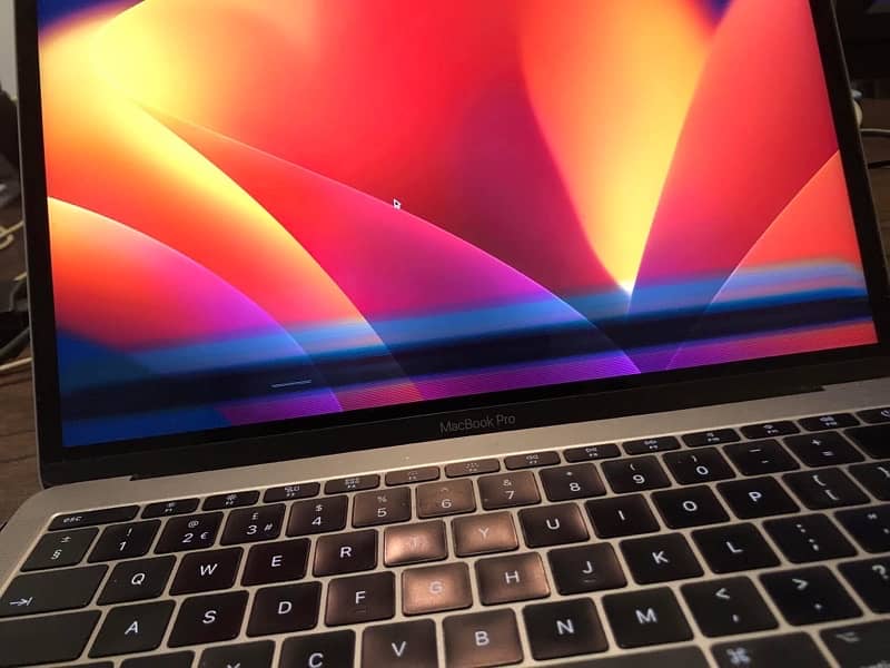 Macbook Pro 2017 13” 250gb SSD 9