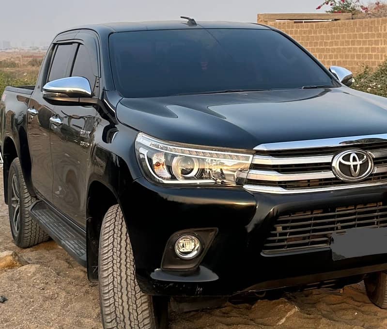 Toyota Hilux 2021 Revo V 0