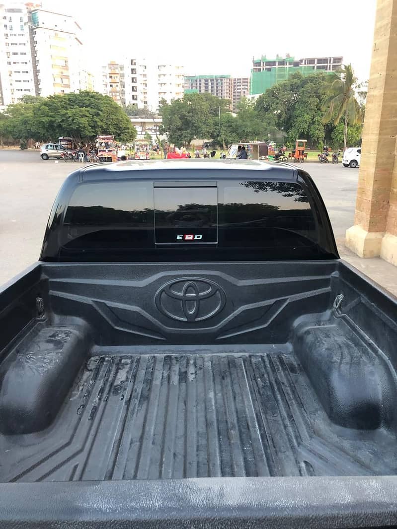 Toyota Hilux 2021 Revo V 8