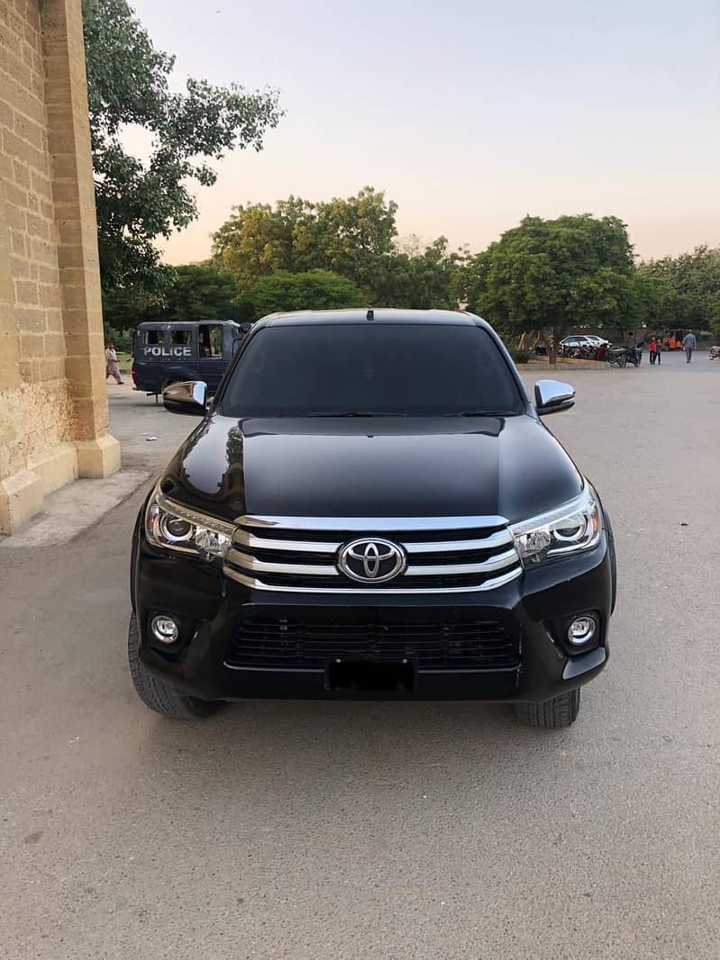 Toyota Hilux 2021 Revo V 17