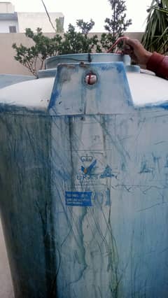 Water plastic tank/roof tank/storage 400 gallon ,700 ltrs, used but no