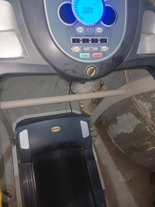 Treadmill Gold Star // 1.75 HP Genuine Motor// 120 kg weight supported 2