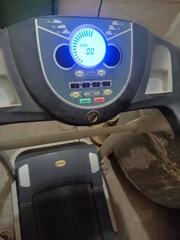 Treadmill Gold Star // 1.75 HP Genuine Motor// 120 kg weight supported 4