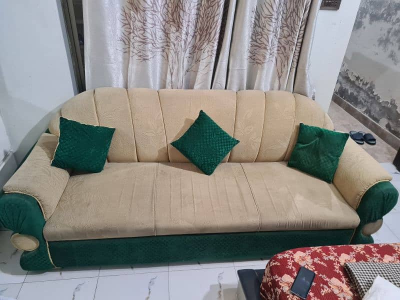 10/10 condition Sofa set 6 seater Almost new 0