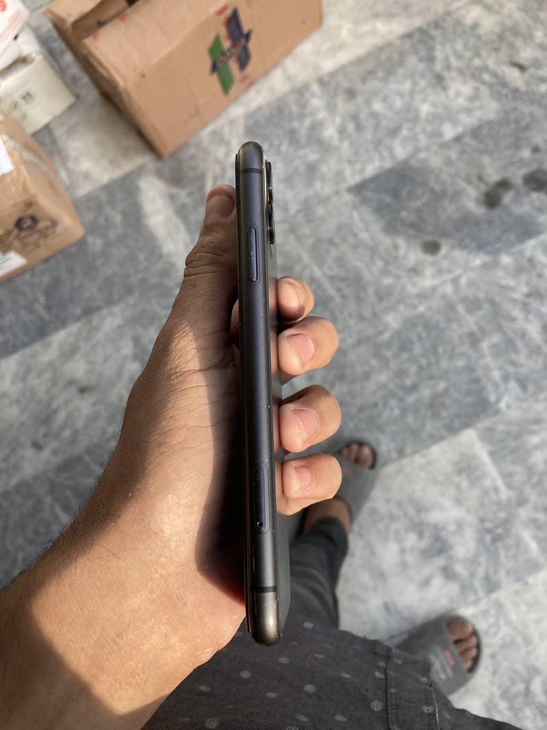 iPhone 11     Water pack 8