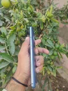 i am selling my one Plus 7t phone