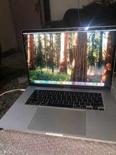 MacBook pro 2019 16inch  i7 32/512