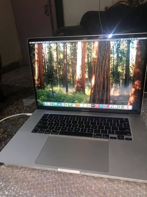 MacBook pro 2019 16inch  i7 32/512 0