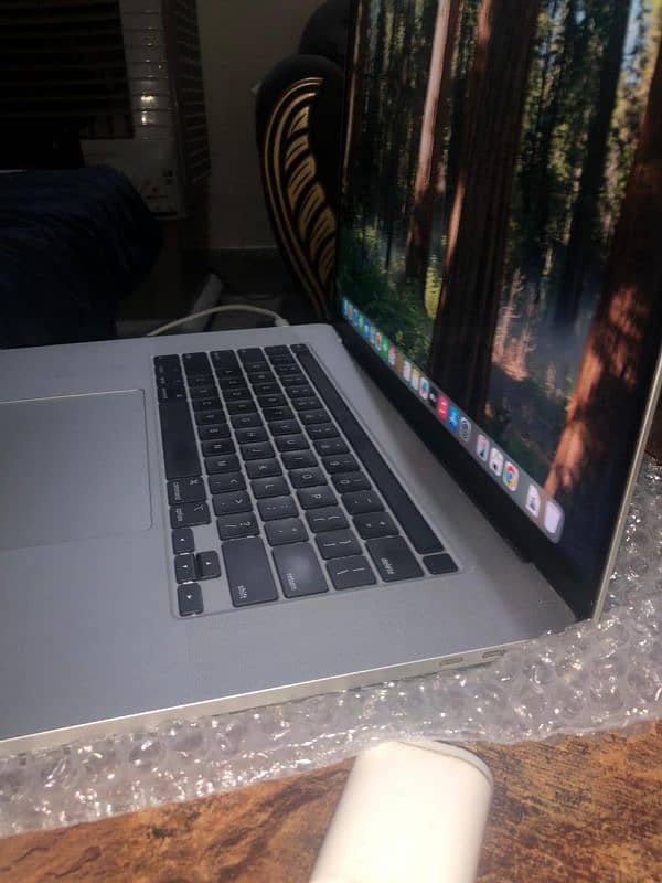 MacBook pro 2019 16inch  i7 32/512 1