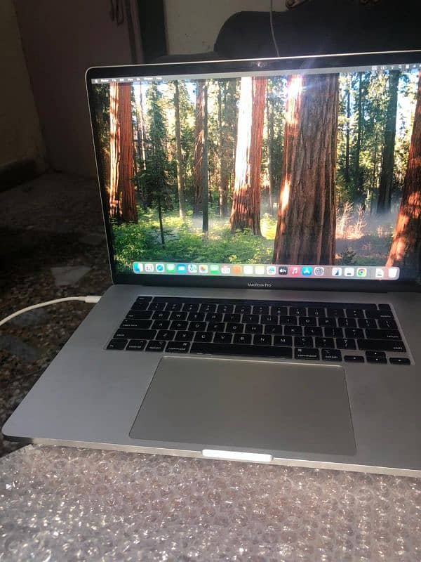 MacBook pro 2019 16inch  i7 32/512 2