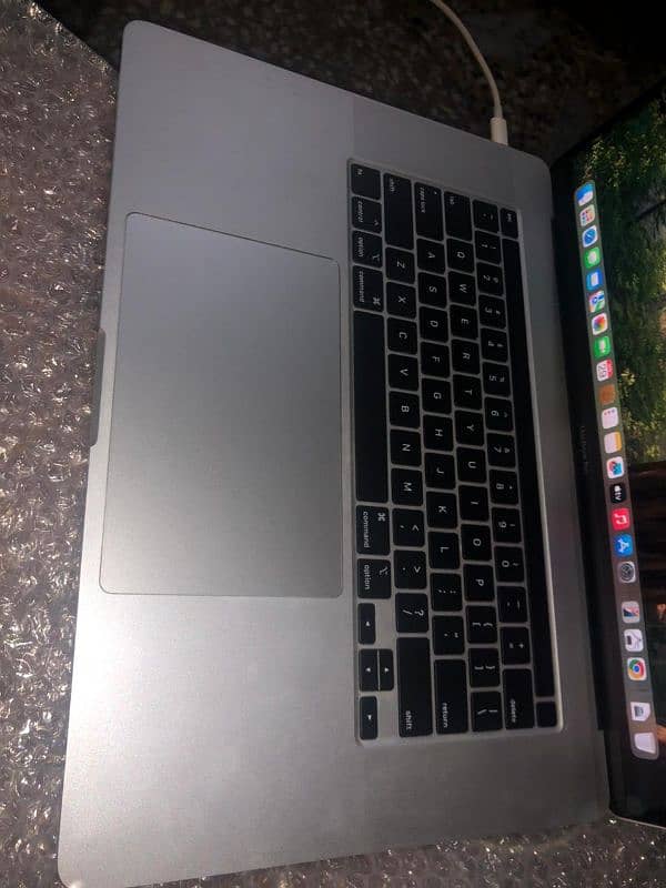 MacBook pro 2019 16inch  i7 32/512 3