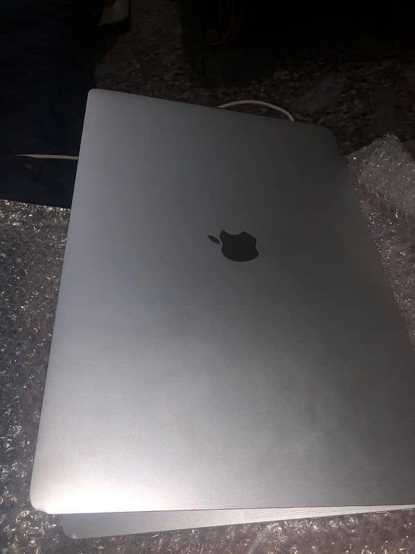 MacBook pro 2019 16inch  i7 32/512 4