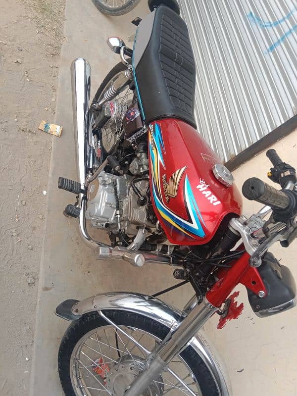 Honda 125 good condition with golden number (Akk 202) 2