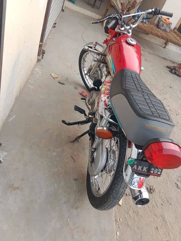 Honda 125 good condition with golden number (Akk 202) 6