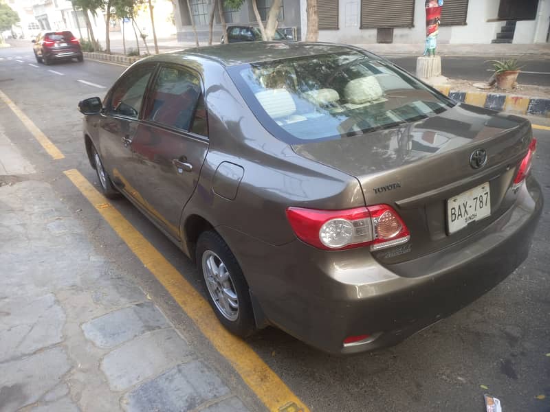 Toyota Corolla 1.6 GLI 2013 11