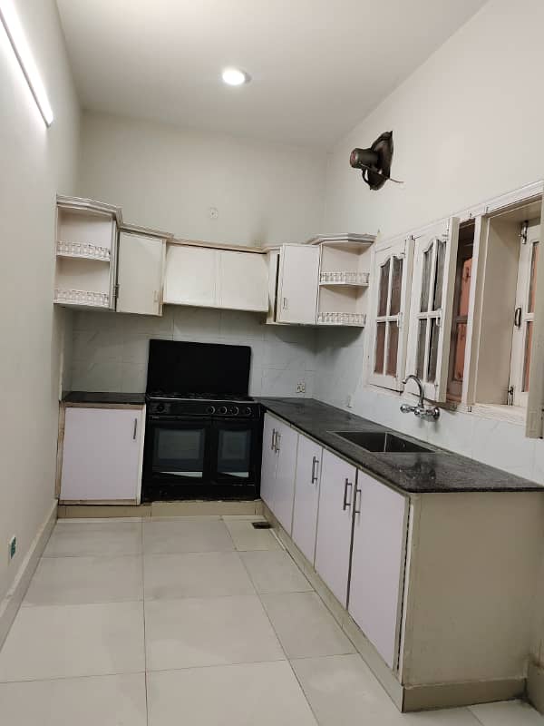 Beautiful 10 marla upper portion available for rent in g-10 Islamabad at big street, 2 bedrooms with bathrooms, drawing dining, TVL, car porch All miters separate and water separate, near to park, near to markaz. 6