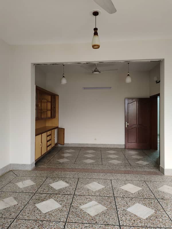 Beautiful 10 marla upper portion available for rent in g-10 Islamabad at big street, 2 bedrooms with bathrooms, drawing dining, TVL, car porch All miters separate and water separate, near to park, near to markaz. 8