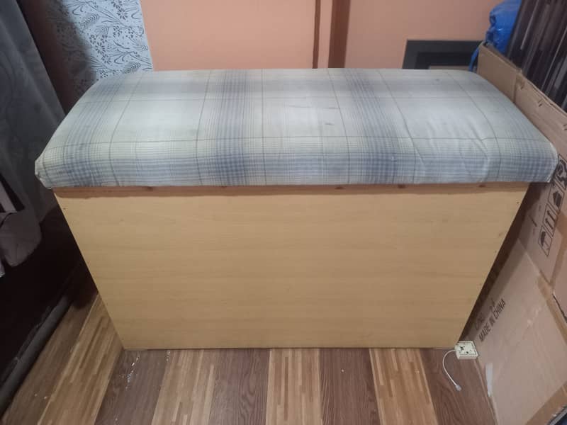 2 Folding wooden boxes for mattresses ( optional) 1