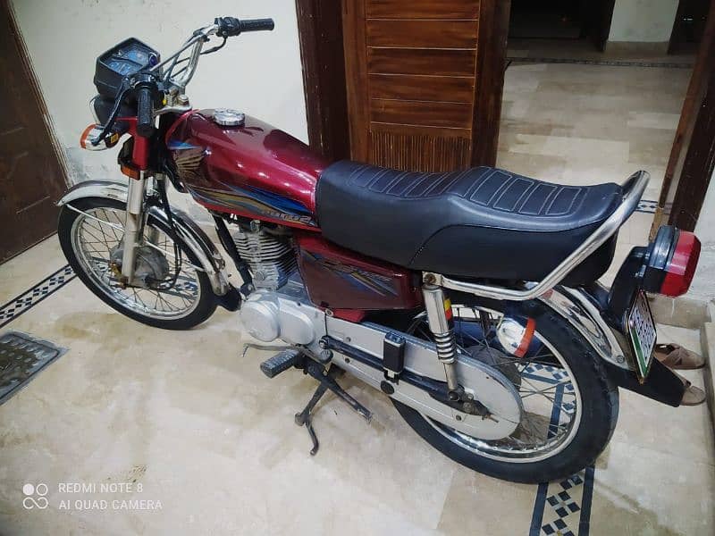 Honda 125(2018B Red color golden numb neat and clean bike) O3166421237 2