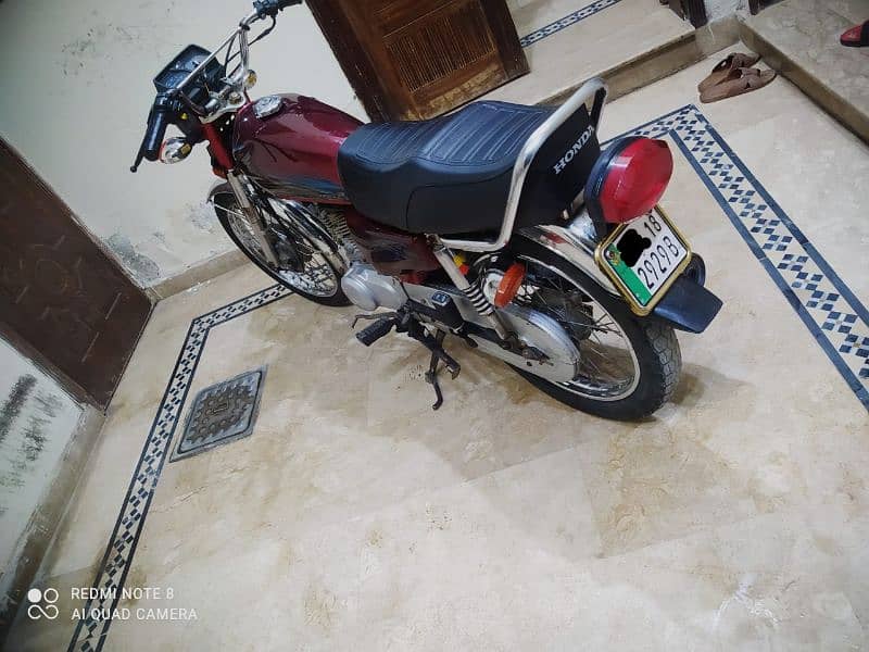 Honda 125(2018B Red color golden numb neat and clean bike) O3166421237 3