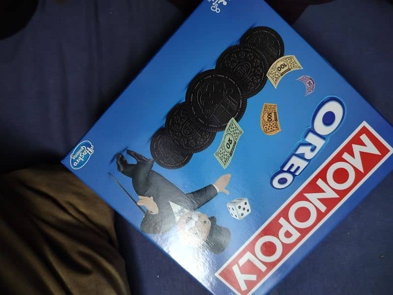 Hasbro Gaming Oreo monopoly 0