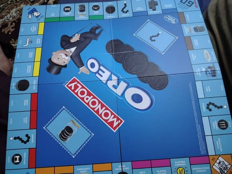 Hasbro Gaming Oreo monopoly 3