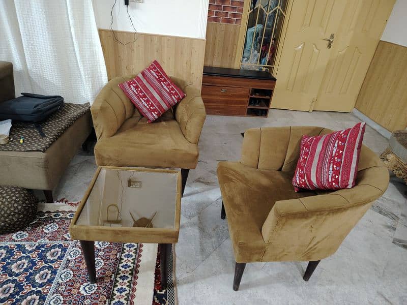 Brand new Chairs with Coffee Table 3