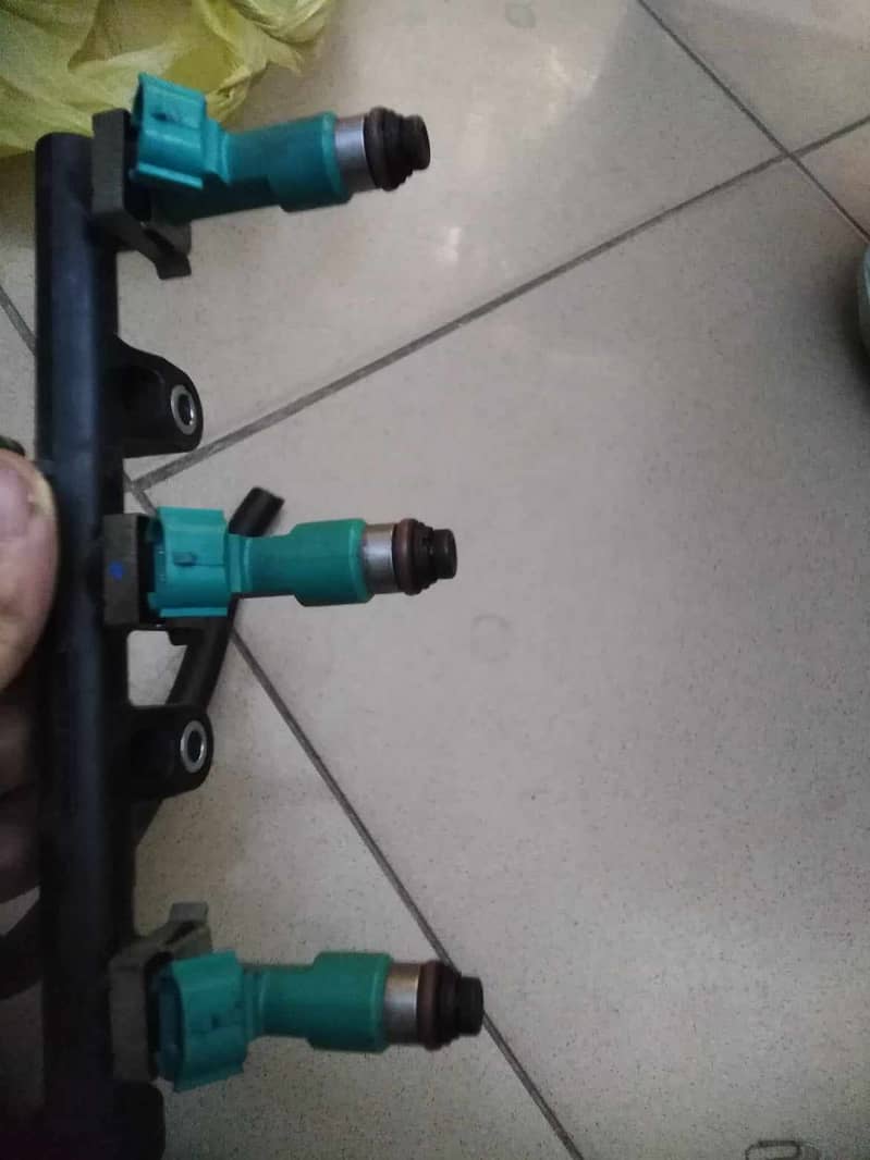 Mira 2008 KF 660 Engine petrol Injectors bar complete 0