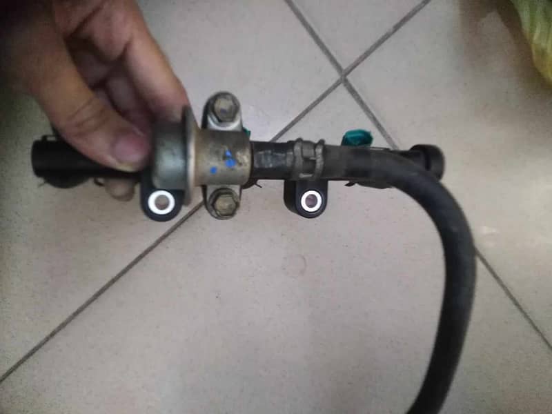 Mira 2008 KF 660 Engine petrol Injectors bar complete 3