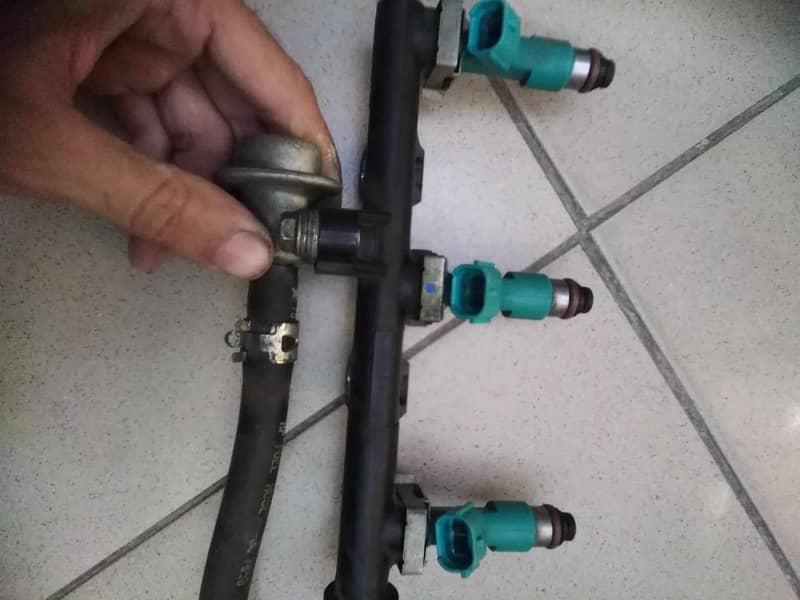 Mira 2008 KF 660 Engine petrol Injectors bar complete 4