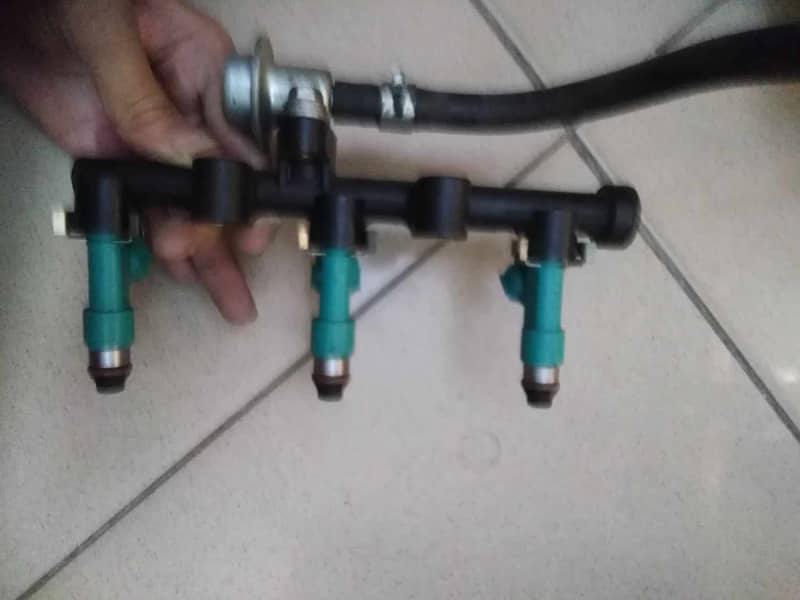 Mira 2008 KF 660 Engine petrol Injectors bar complete 5