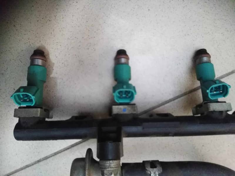 Mira 2008 KF 660 Engine petrol Injectors bar complete 7