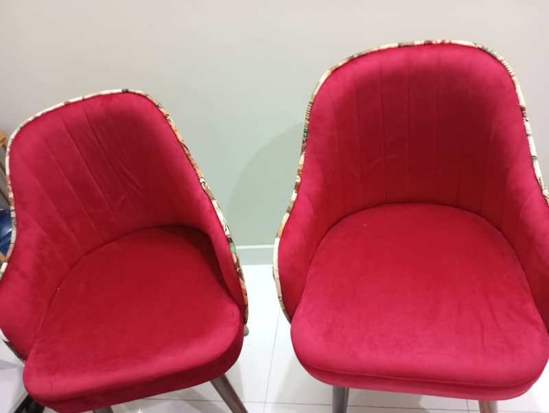 2 red velvet chairs with round table 2