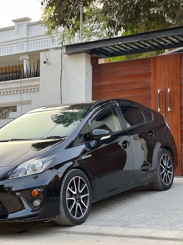 Toyota Prius 2015 5