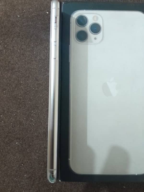 iphone 11 pro max pta approved ( both sims )256 gb 9