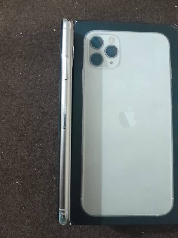 iphone 11 pro max pta approved ( both sims )256 gb 10