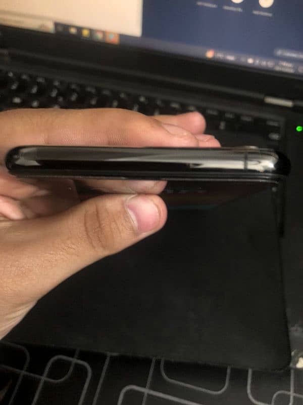 iphone xs max 4