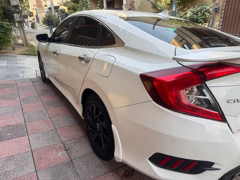 Honda Civic Oriel 2018 4