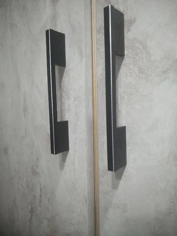 KITCHEN CABINETS HANDLES BLACK 6IN 0