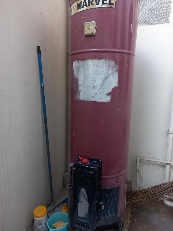 Geyser in Good Condition . Full size geyser . Good working 4