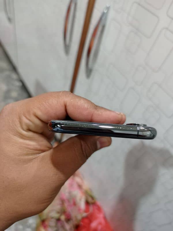 i phone XS 64GB NoN PTA 03077233733 call or whatsapp anytime 2