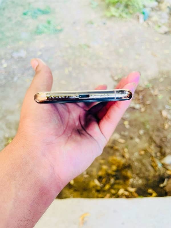 IPhone Xs ( All Okay ) 5