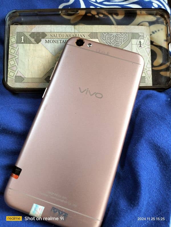 vivo y67  ( 4/64) contact number 03172969846 2