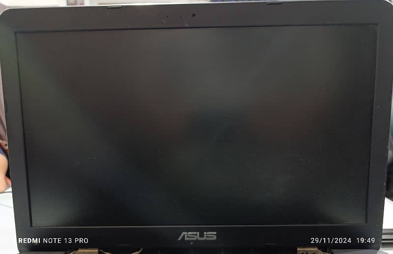 Asus F555Y 1