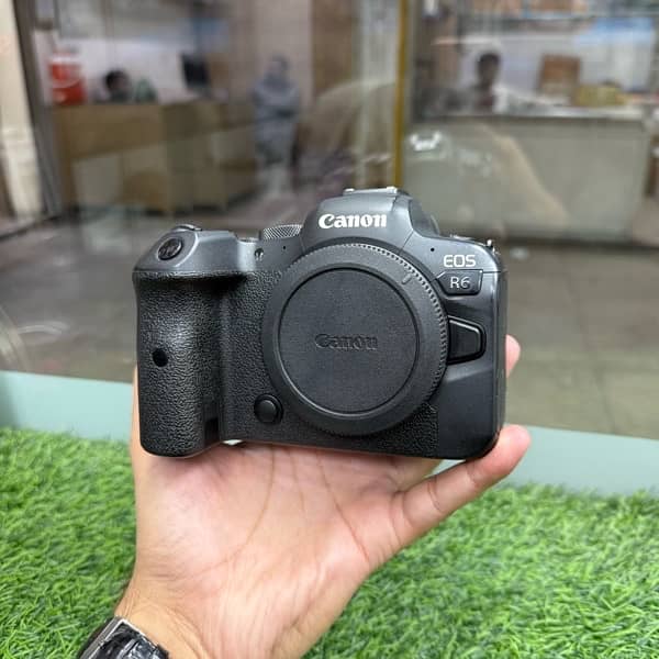 CANON EOS "R6" Professional Body 2