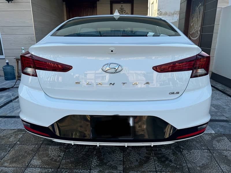 Hyundai Elantra 2022 5